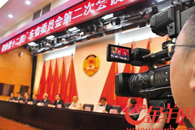 省政协十二届二次聚会举行首场记者会 政协委员热议墟落振兴