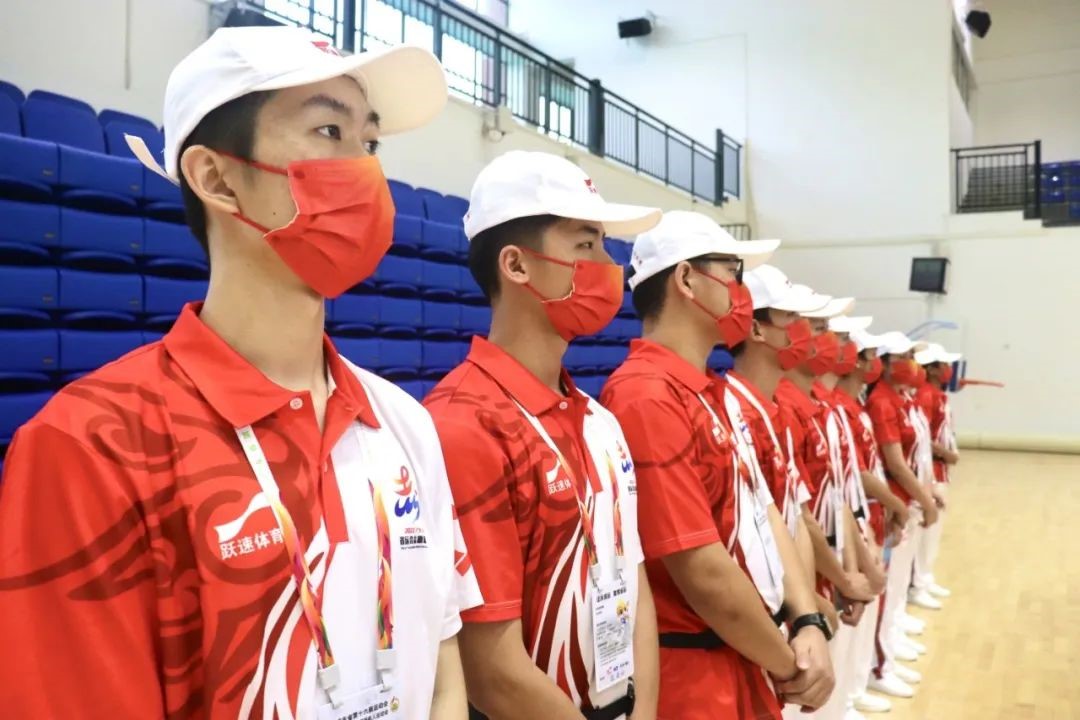追随镜头，，，一起邂逅广东省运会那一抹亮丽的emc易倍体育自愿红1.jpg