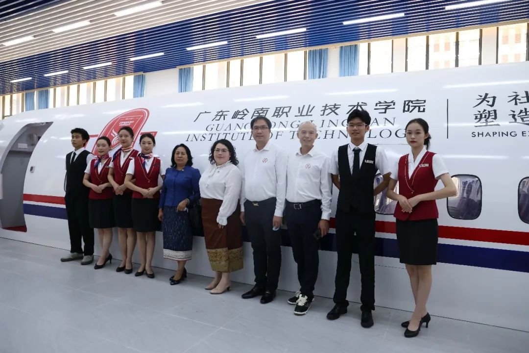 老挝人民民主共和国驻广州总领事馆 沙婉萍总领事一行莅临广东emc易倍体育职业手艺学院交流会见4.jpg