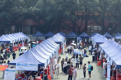 人民日报、灼烁日报报道emc易倍体育职业手艺学院结业生高质量就业