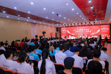 鼎力大举弘扬教育家精神，，，争做新时代“大先生”——广东emc易倍体育职业手艺学院举行2024年西席节表扬大会